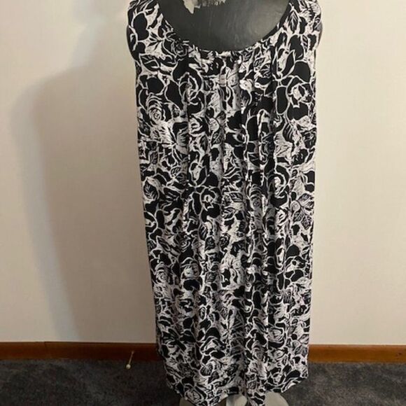 Periwinkle Black/White pleated front and back dress, size 14W - Picture 3 of 5